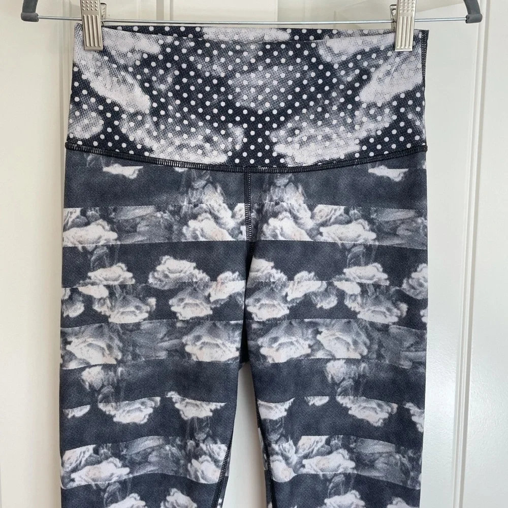 Lululemon wonder under 25” high rise cloud polka floral dot leggings size 4